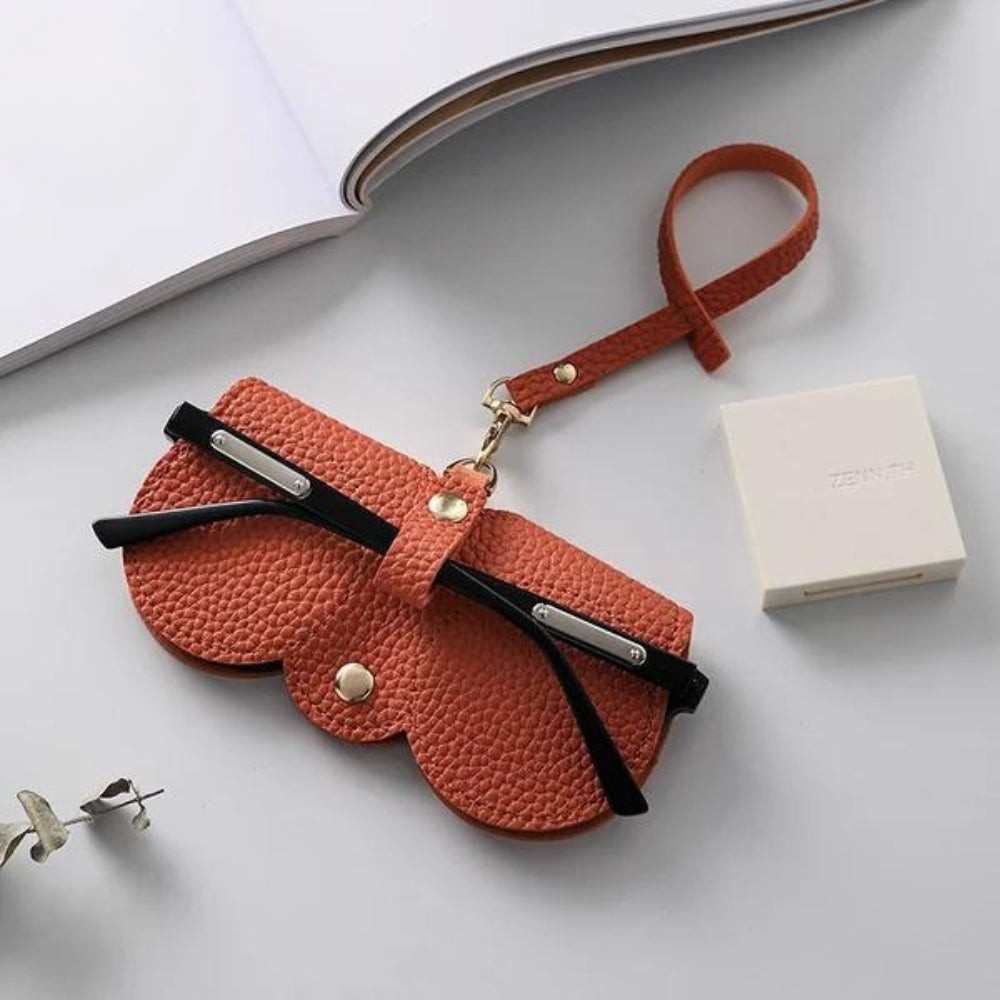 🕶️ VisionGuard™ – Mere end et etui – det er beskyttelse med klasse. 1+1 GRATIS