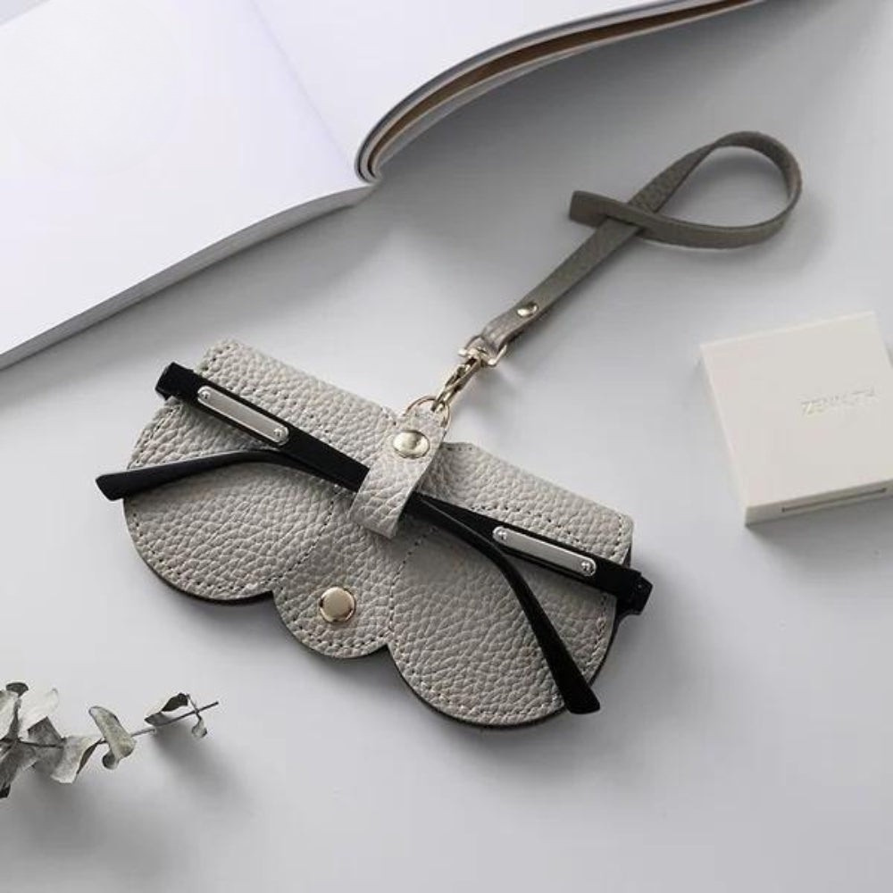 🕶️ VisionGuard™ – Mere end et etui – det er beskyttelse med klasse. 1+1 GRATIS